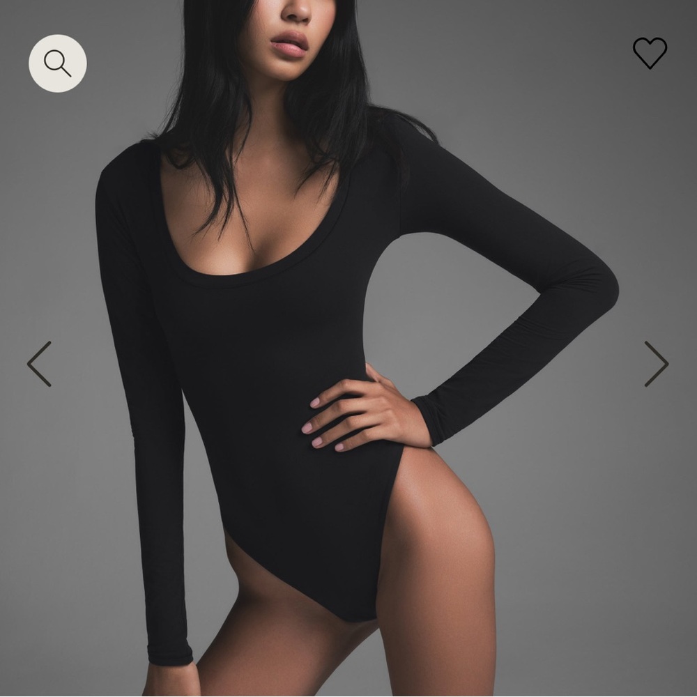 SKIMS FITS EVERYBODY LONG SLEEVE SCOOP BODYSUIT